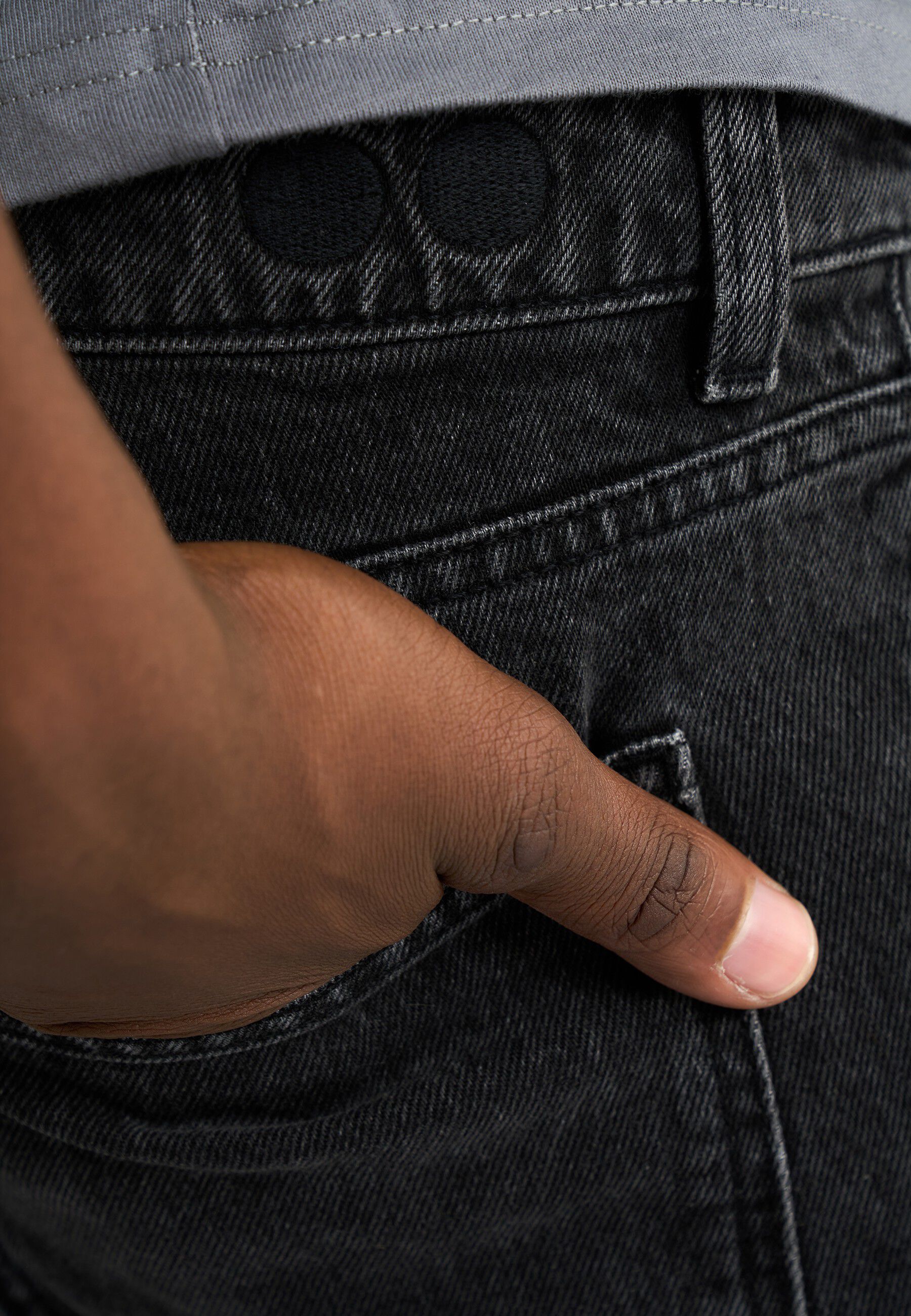 RTOWEN LOOSE FIT JEANS.