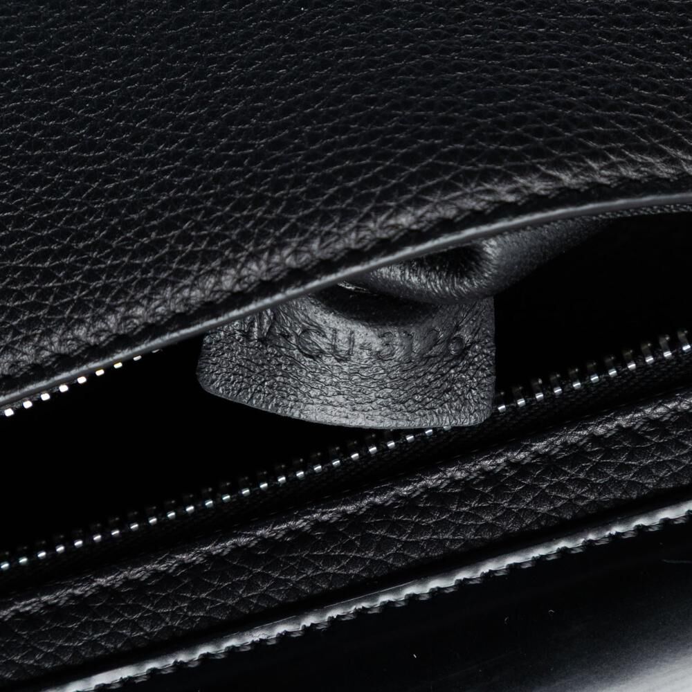 C&eacute;line Trapeze