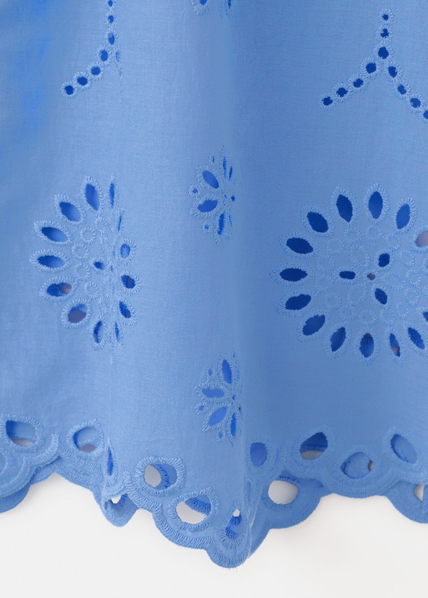 100% cotton blouse with lace embroi