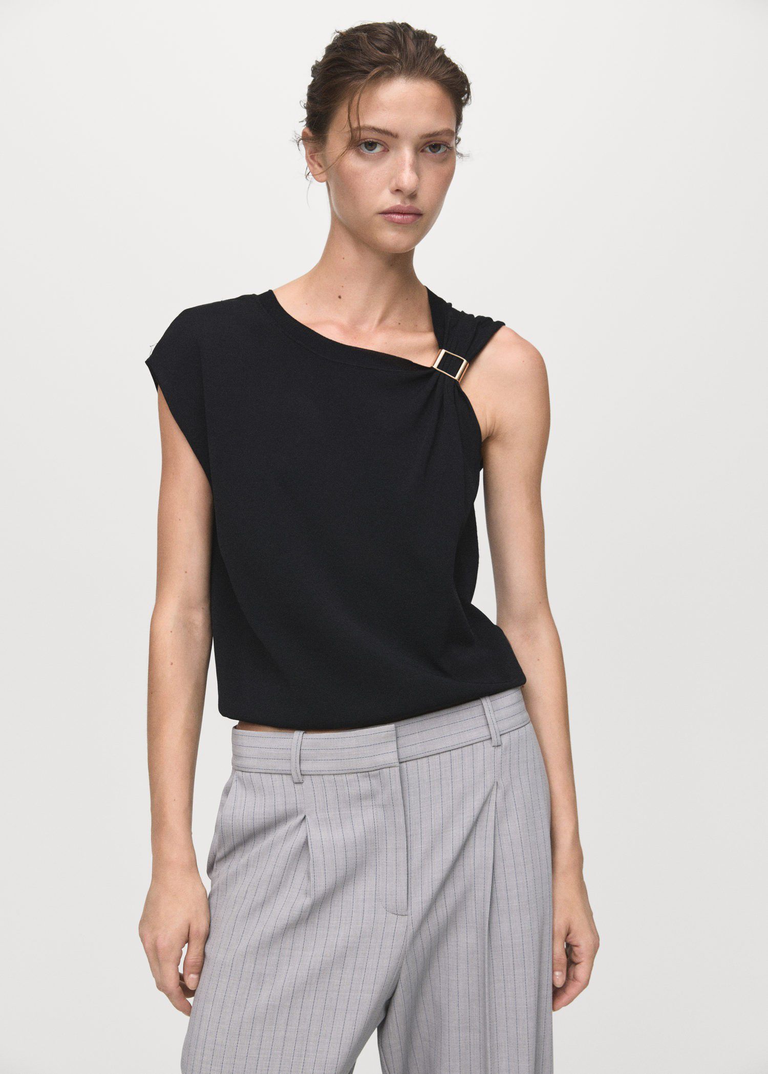 Short-sleeve jumper with metallic d