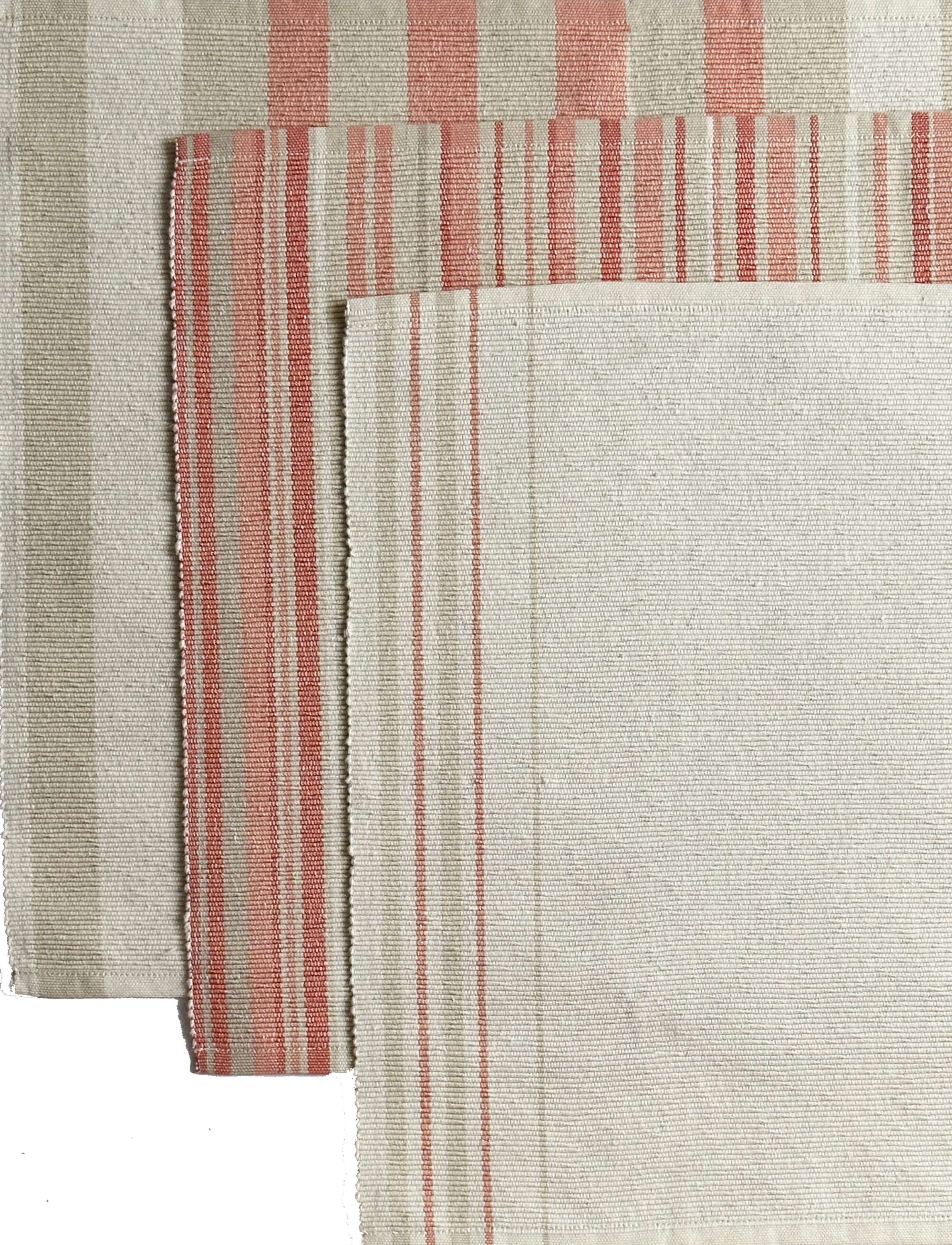 Vibeke Klint bordstablett neutral linje 33x48 cm red