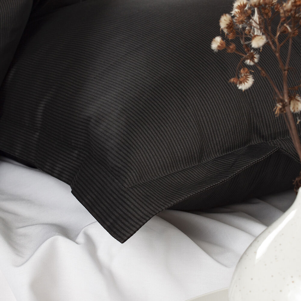 Raie b?ddset gr&aring;svart