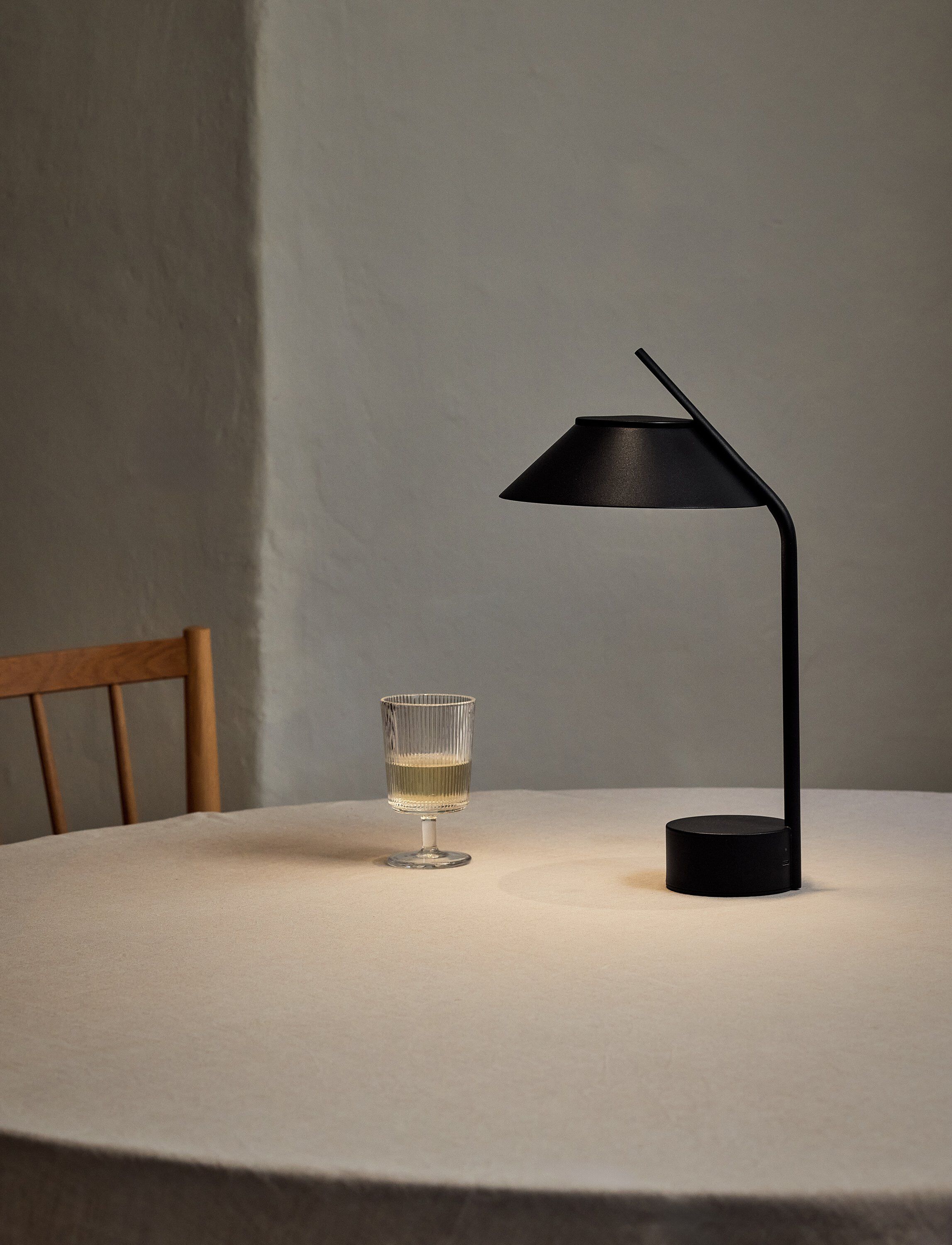 Vinkel LED lampa, portable black