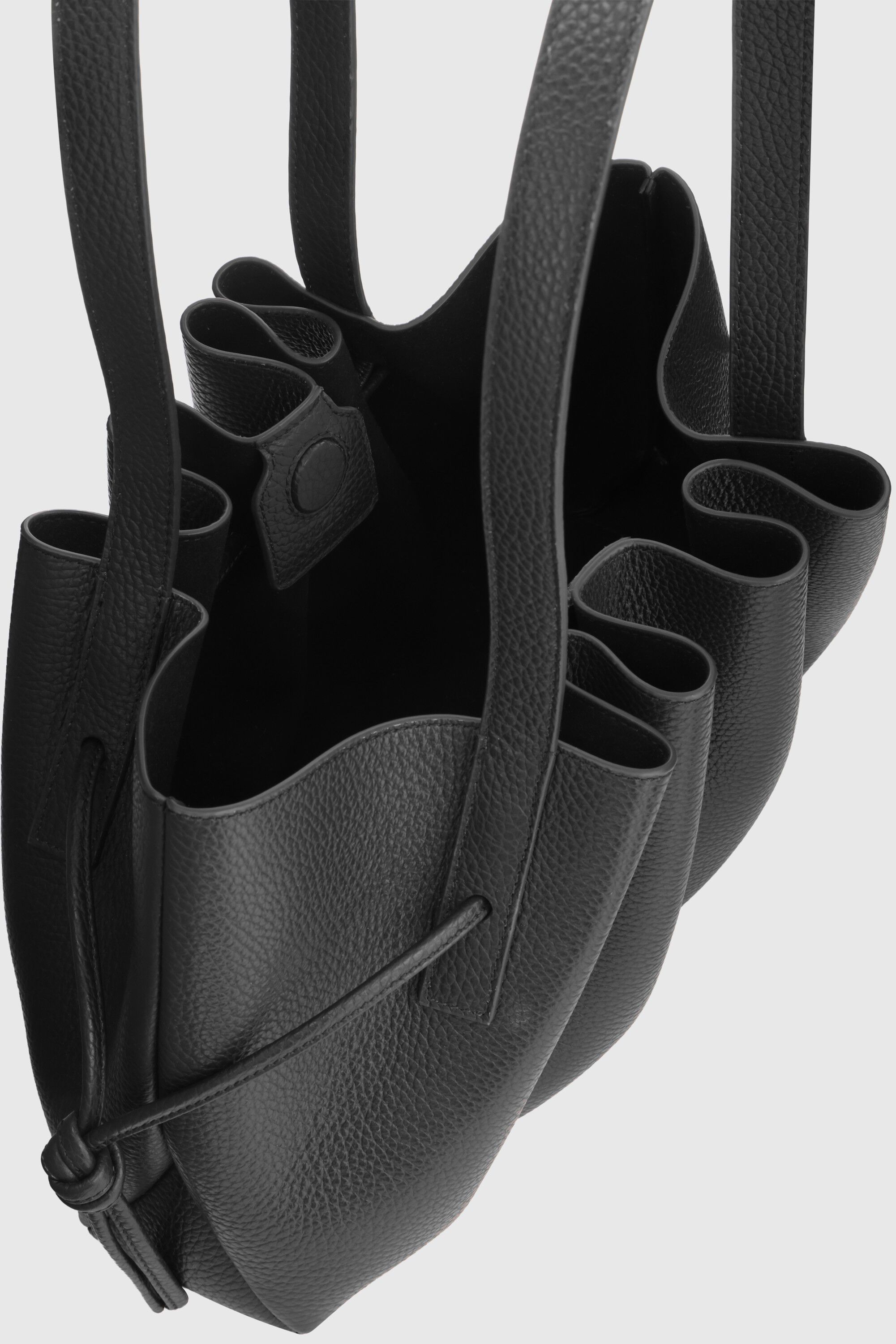 SCALLOP SHOULDER BAG PEBBLE GRAIN LEATHER