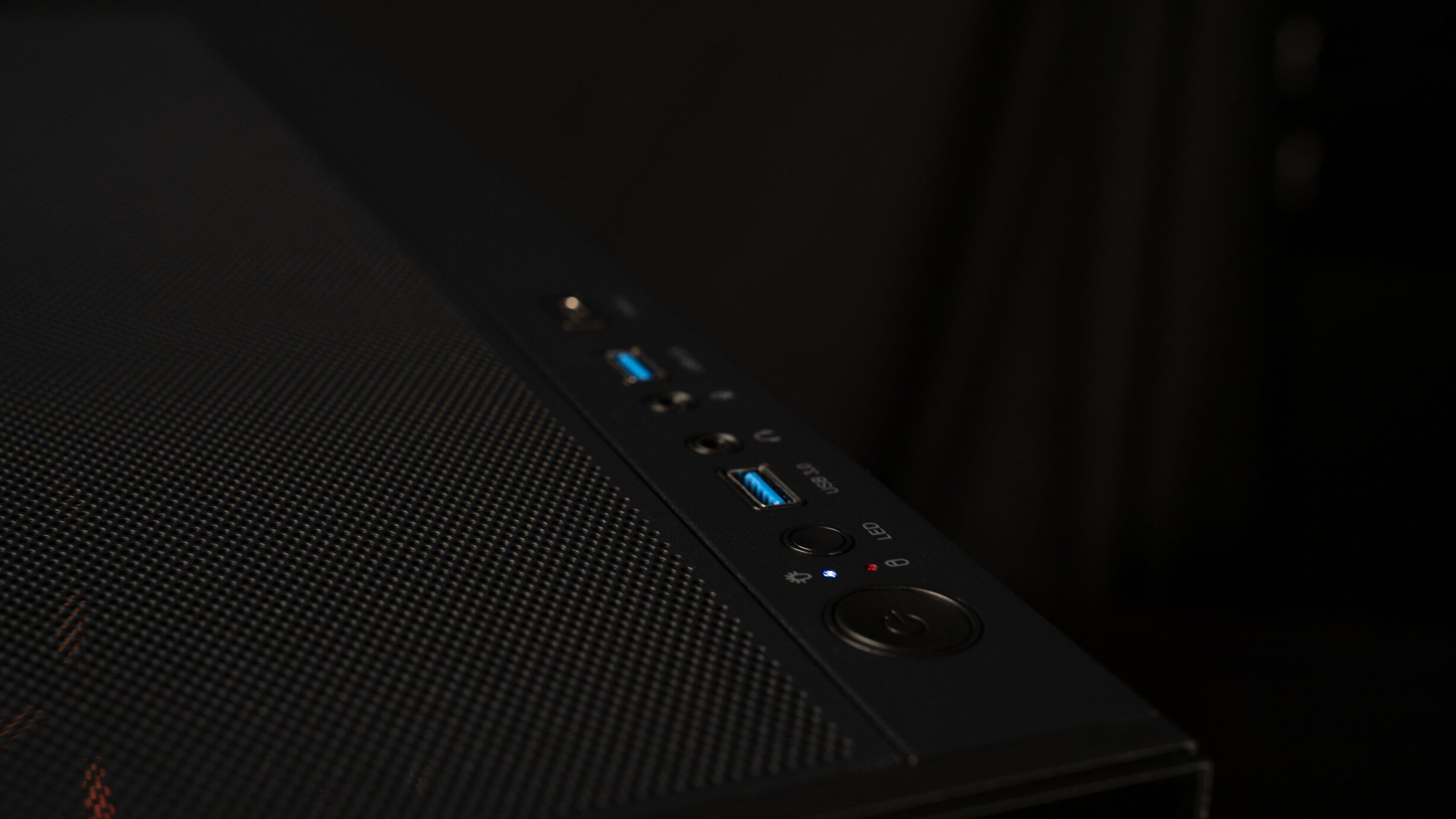 RGBeast TR707 - 5080 Gaming PC