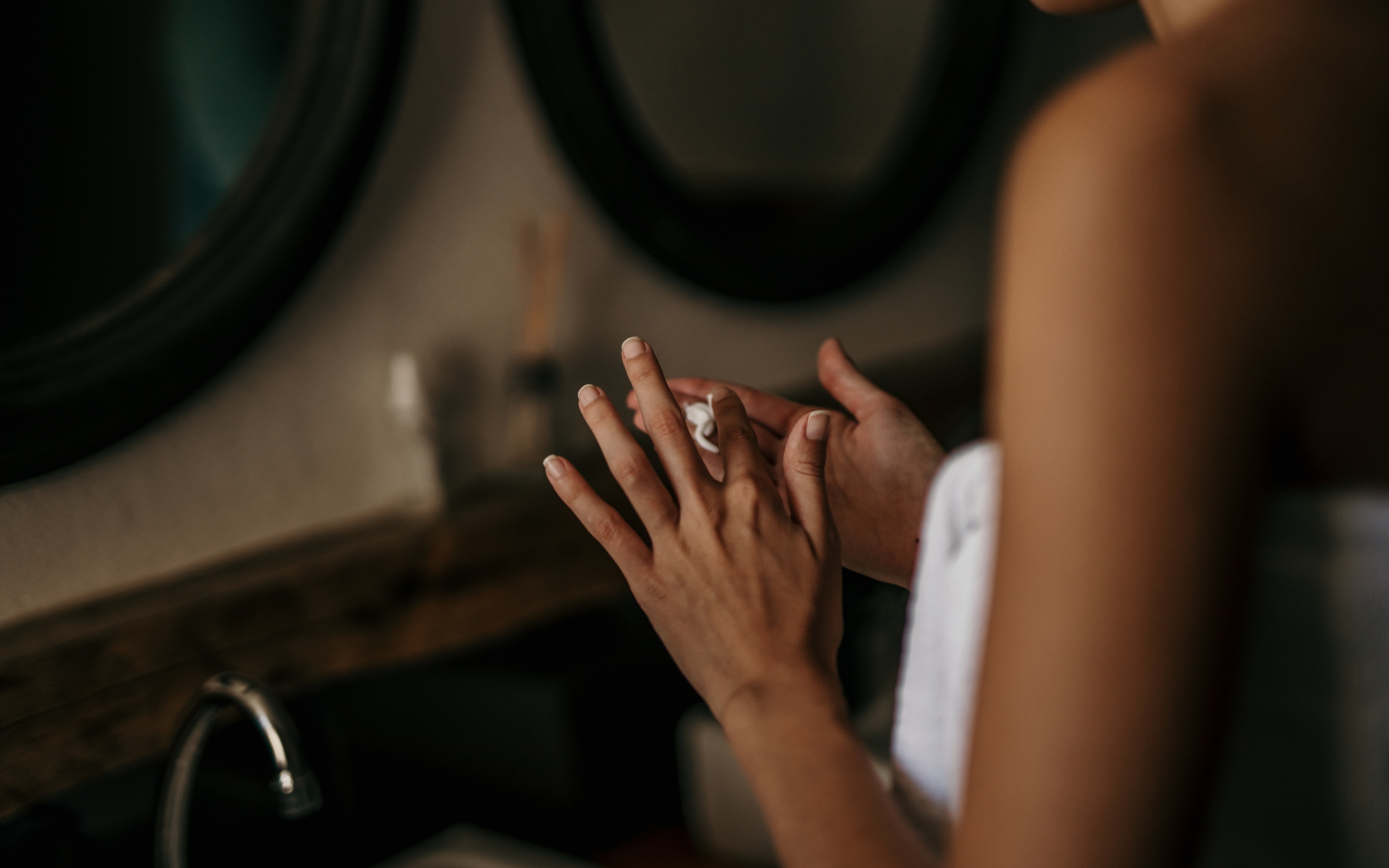 h&aelig;nder og creme