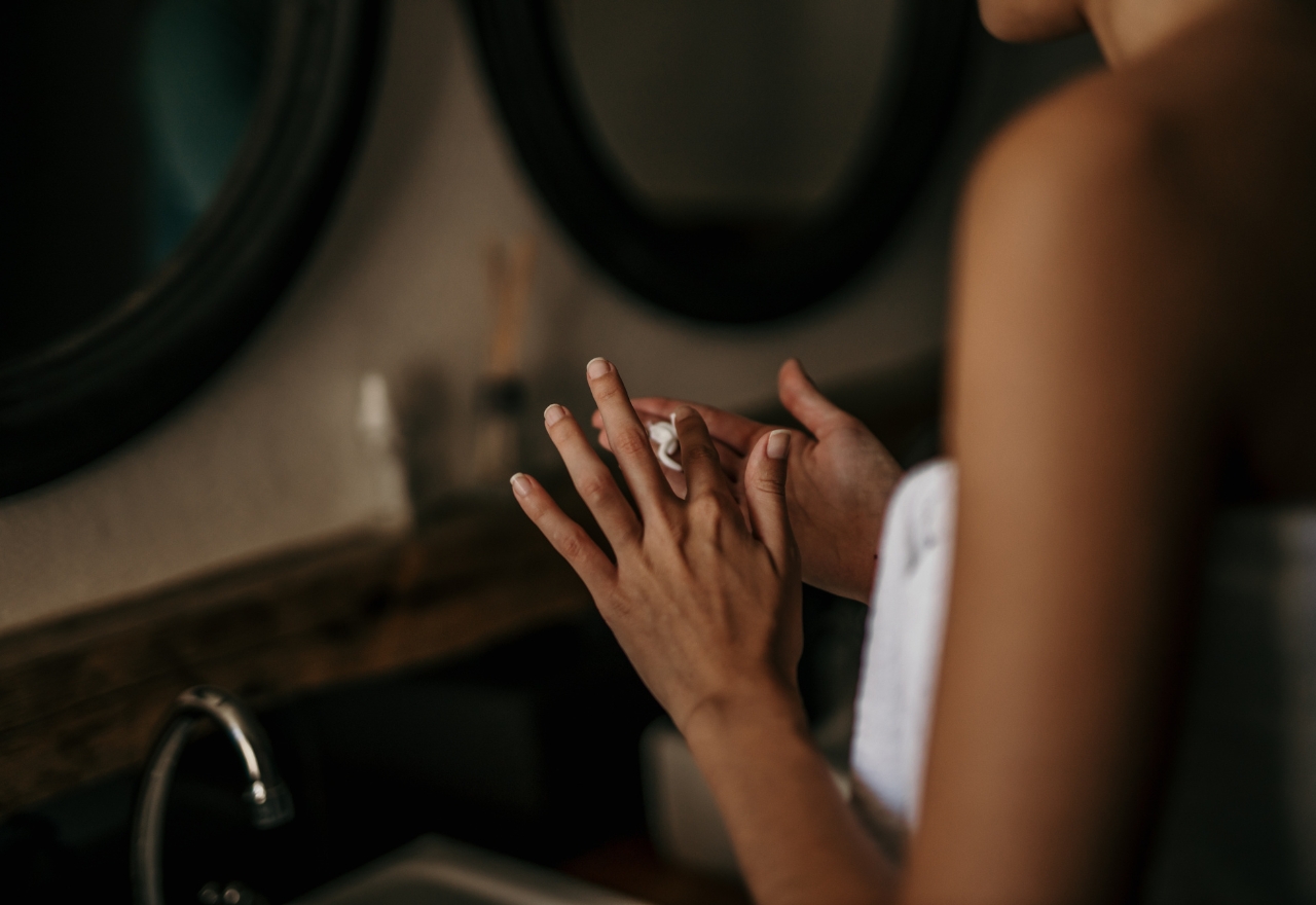 H&aelig;nder med creme