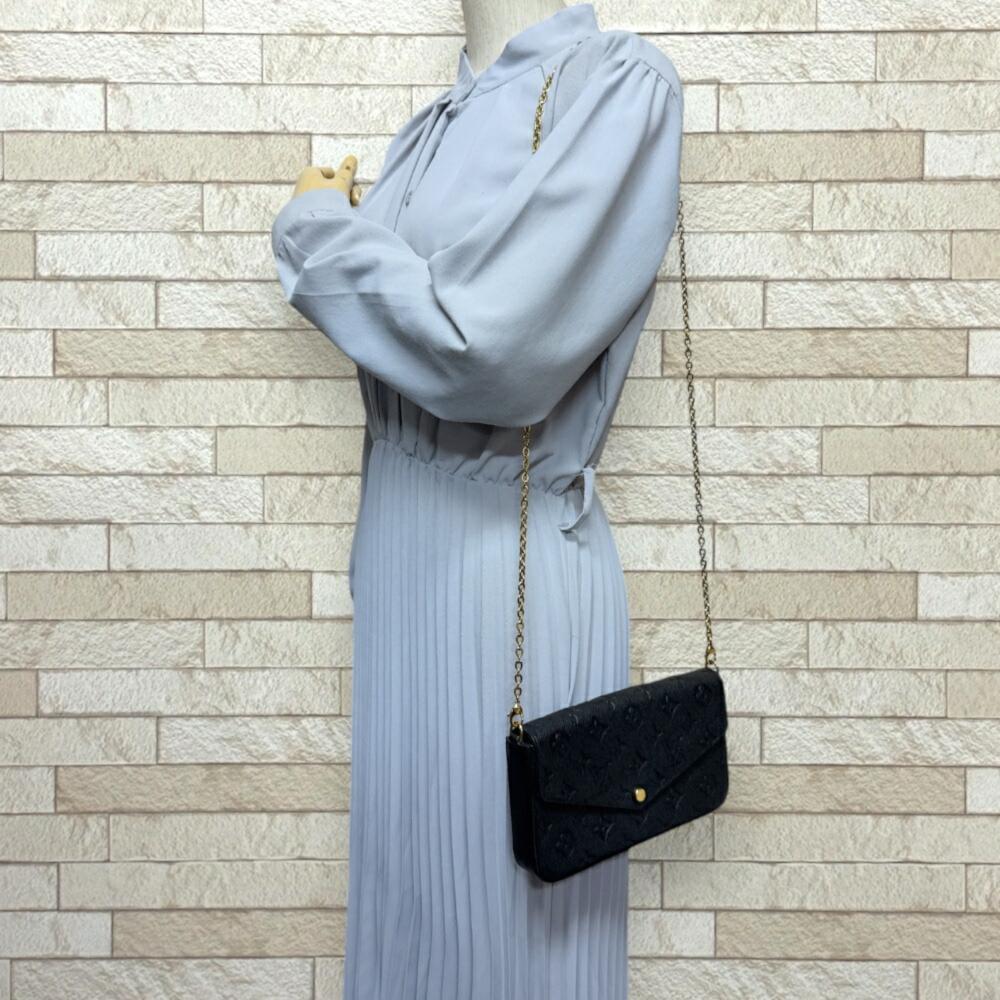 Louis Vuitton Vintage Pochette Felicie Stl. - Axelremsväskor Från Magasin