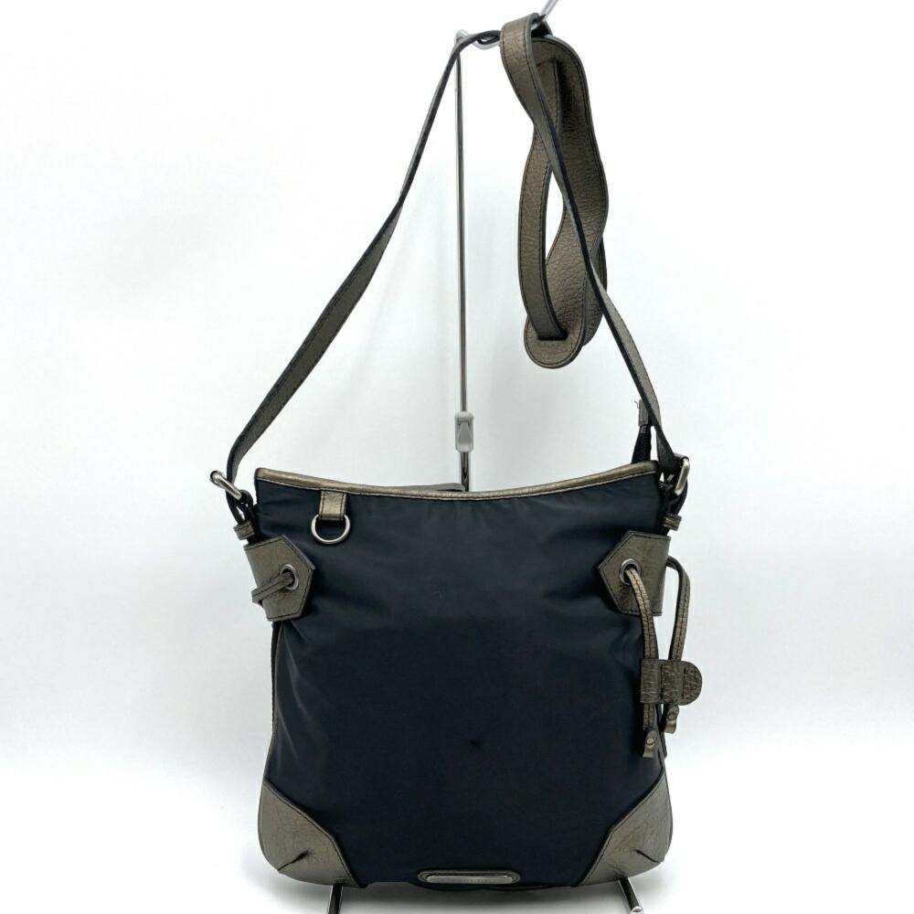Burberry Vintage Shoulder Bag Stl. - Axelremsväskor Från Magasin