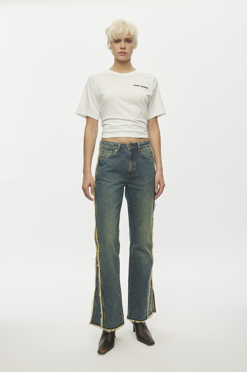 Oval Square River Split Jeans 0106 Dam Flared Stl. 25 - Från Magasin