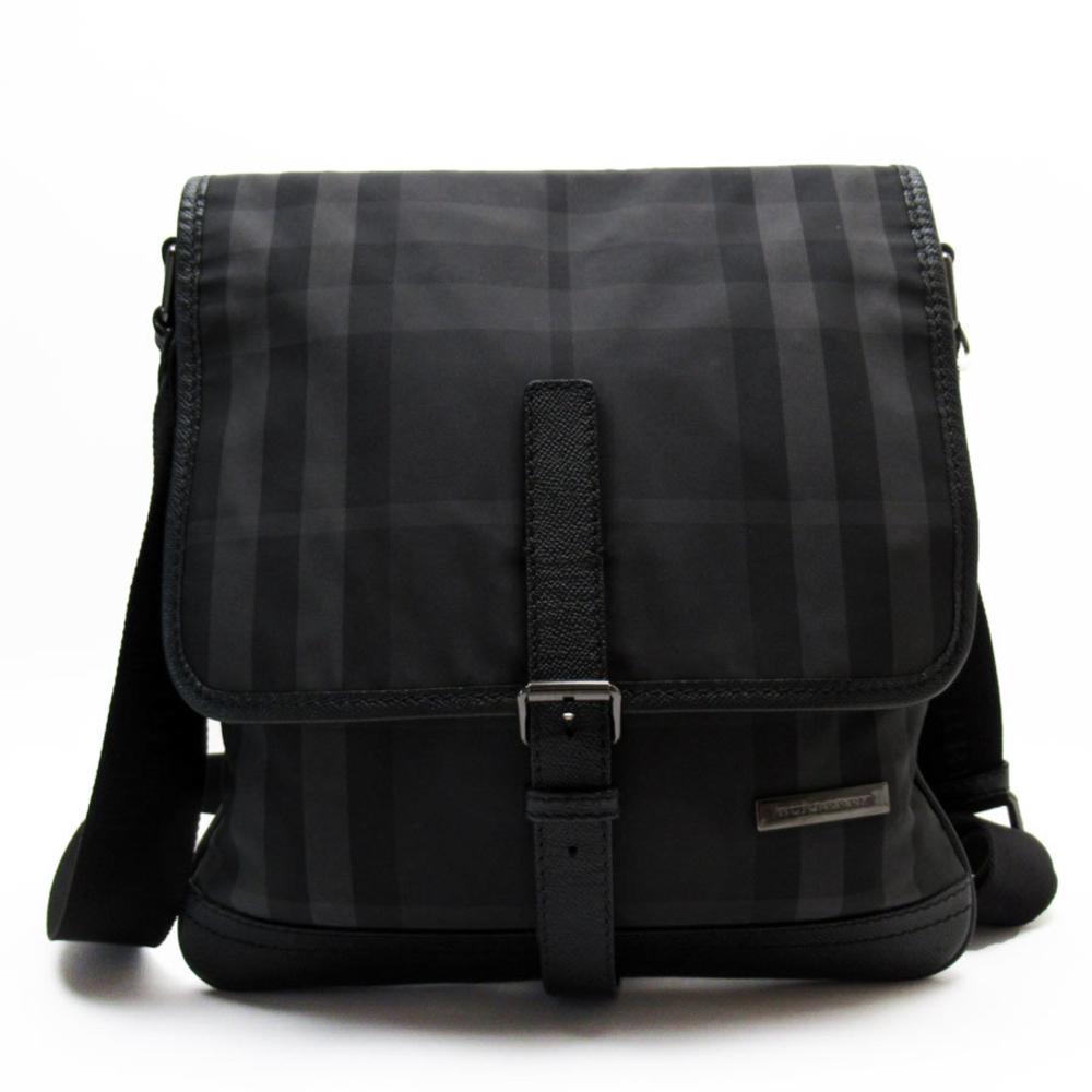 Burberry Vintage Shoulder Bag Stl. - Axelremsväskor Från Magasin